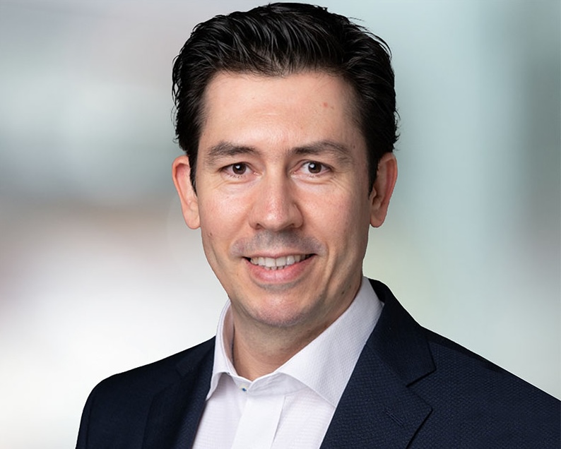 Portrait photo of Dr. Mehmet Mercangöz