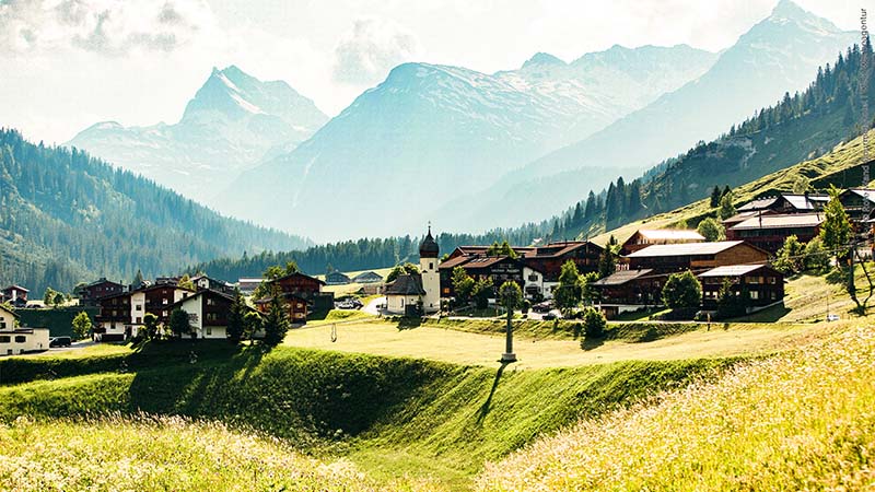 Blick auf das Dorf Zug bei Lech am Arlberg